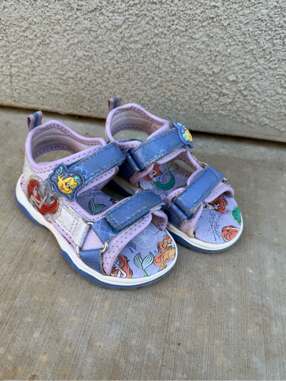 Disney Little Mermaid light-up Sandals with Flounder Charm